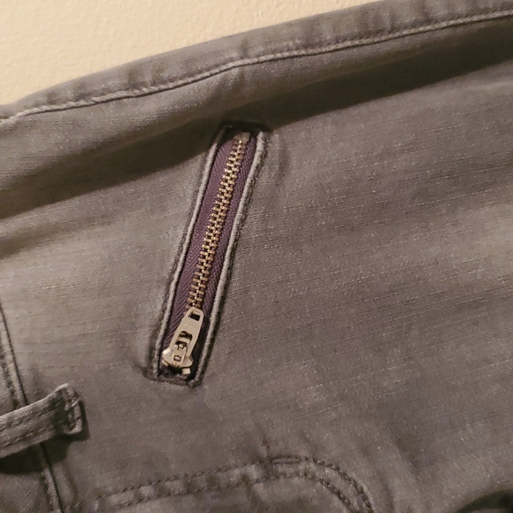 Cabi gray skinny jeans with pockets in front - Picture 3 of 5